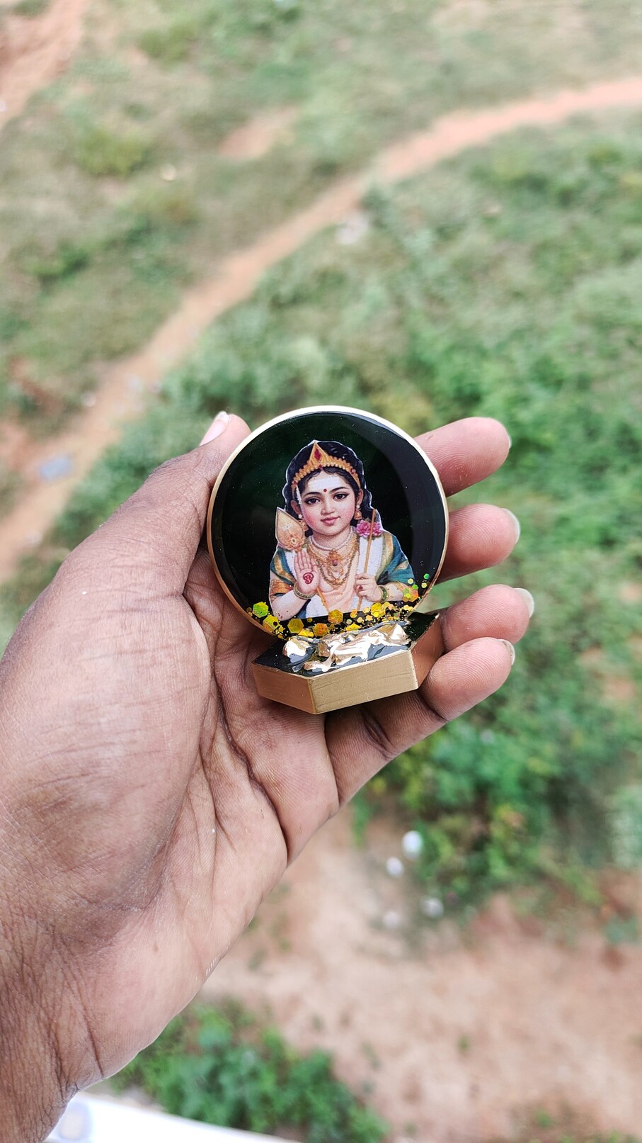 MAKE'S Personalized Resin Mini Table | Car Dashboard Piece with Photo – Unique Handmade Keepsake